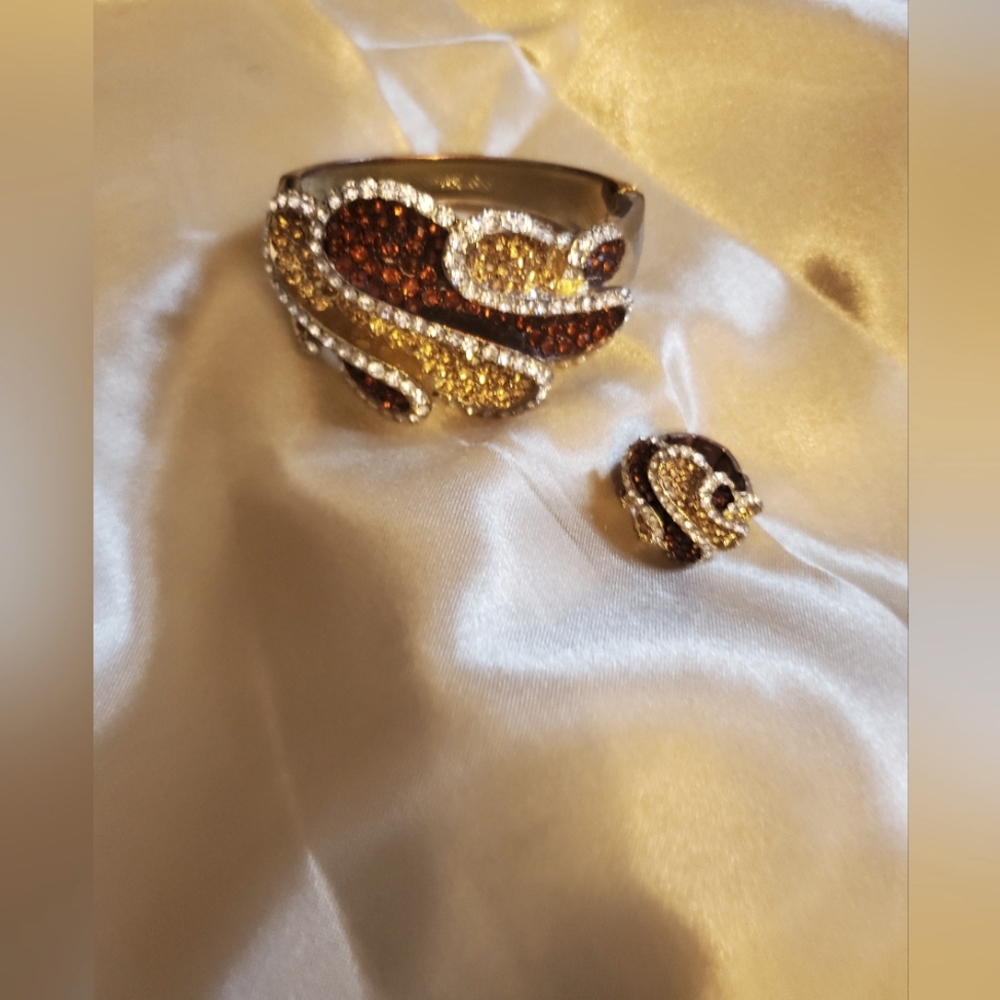 vintage rhinestones cocktail ring and bracelet.